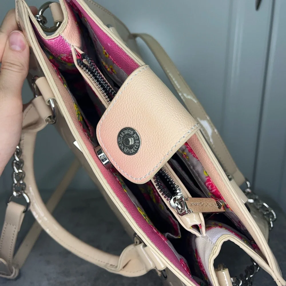 Betsey Johnson Purse Heart Debossed Multi-Compartment Crossbody Sand Beige Purse - Picture 6 of 11